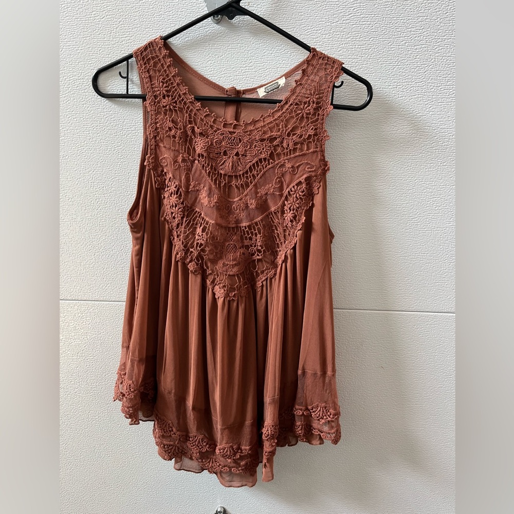 Gimmicks by BKE tank top